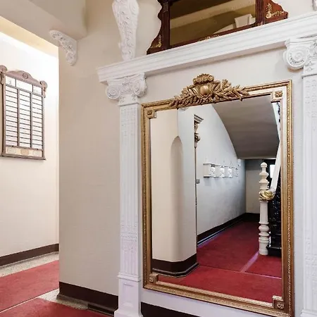 Marquardt Apartment *